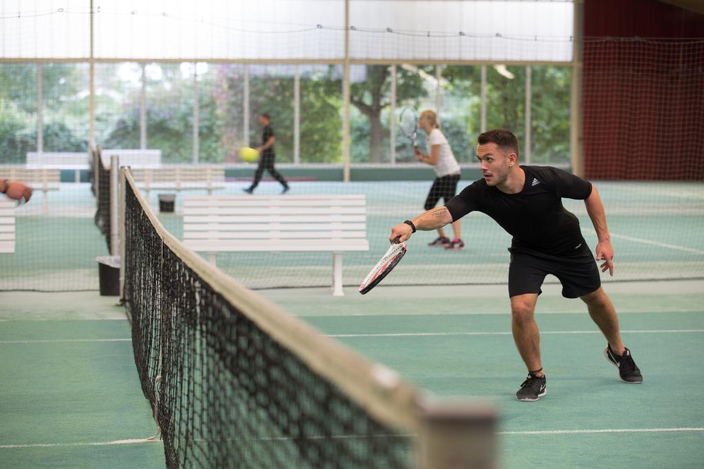 Aramis Tagungs- Und Sporthotel Gaufelden Bagian luar foto
